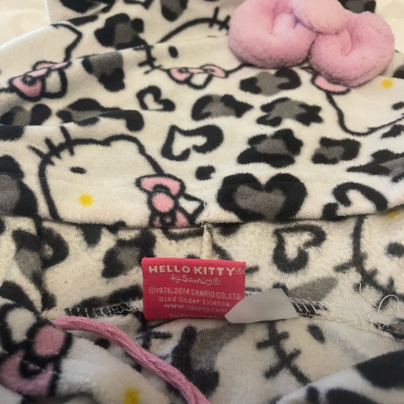 Hello Kitty Onesie - Picture 3 of 4